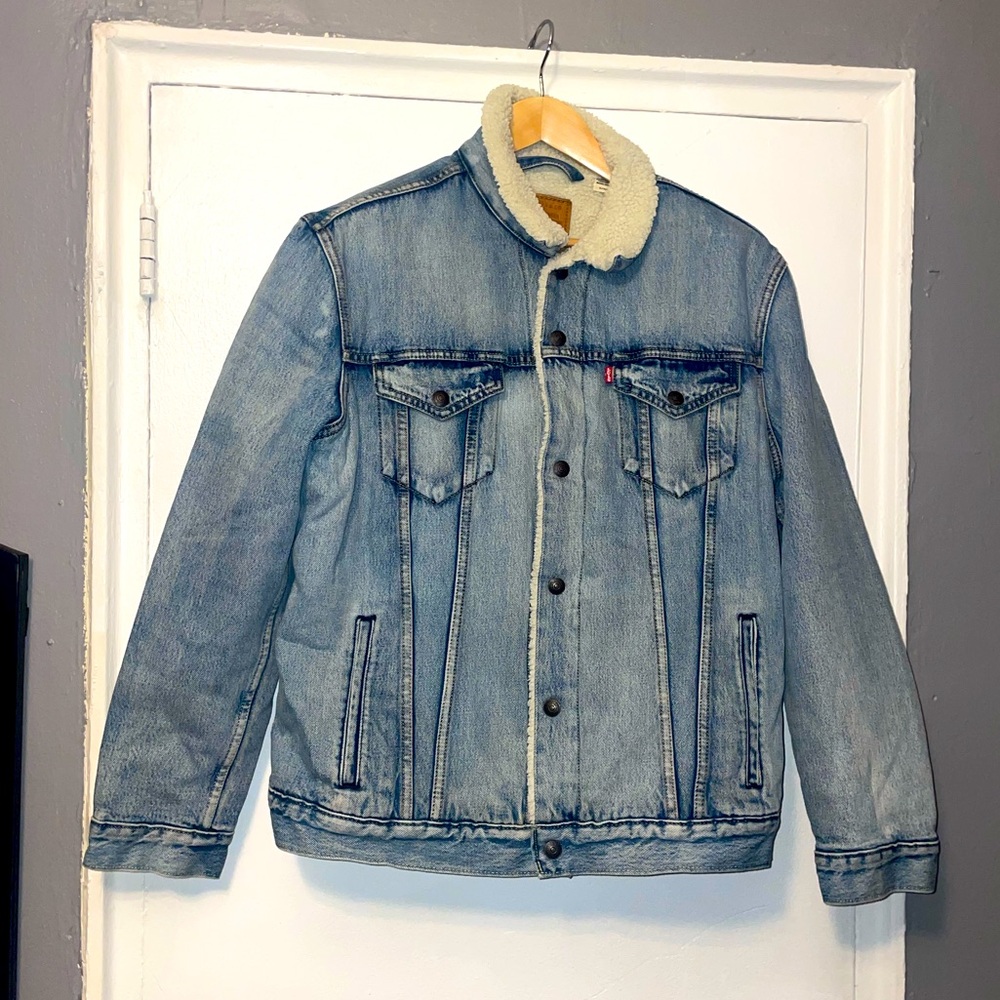 Levi's Premium Light Blue Denim Jacket with Cream Sherpa Collar Size XL